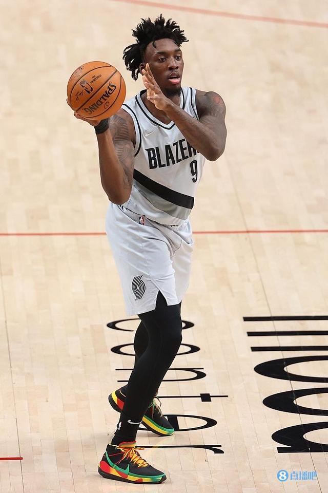 波特兰开拓者今晚内部沟通；志在德国杯名次提升；引发热议；年轻球员得到机会的简单介绍