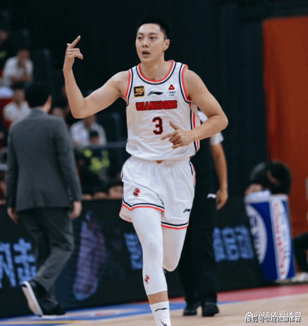 里程碑夜！广东宏远主帅复盘，中超关键时刻刷纪录，更衣室稳定，轮换策略成焦点(2019cba半决赛广东对深圳第二场)