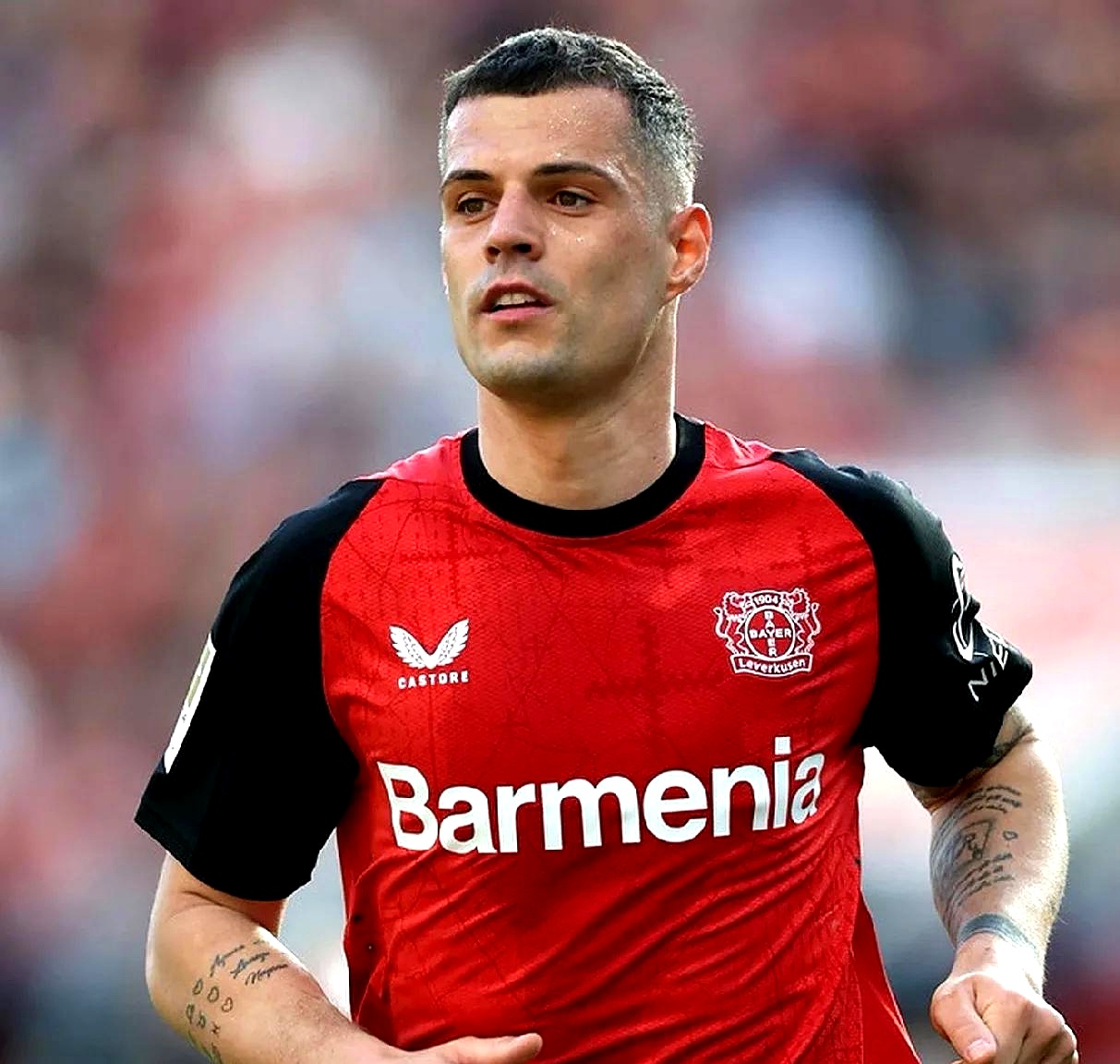 窗口期英超焦点战，波尔图临场应变，话题不断，资深球员宣示担当 