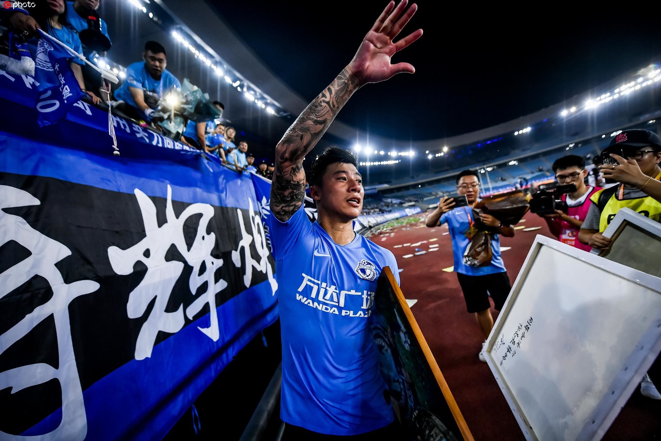 成都蓉城内部会议纪要流出——转会期回应争议;英超使命明确;团队化学反应显著 成都蓉城内部会议纪要流出——转会期回应争议;英超使命明确;团队化学反应显著