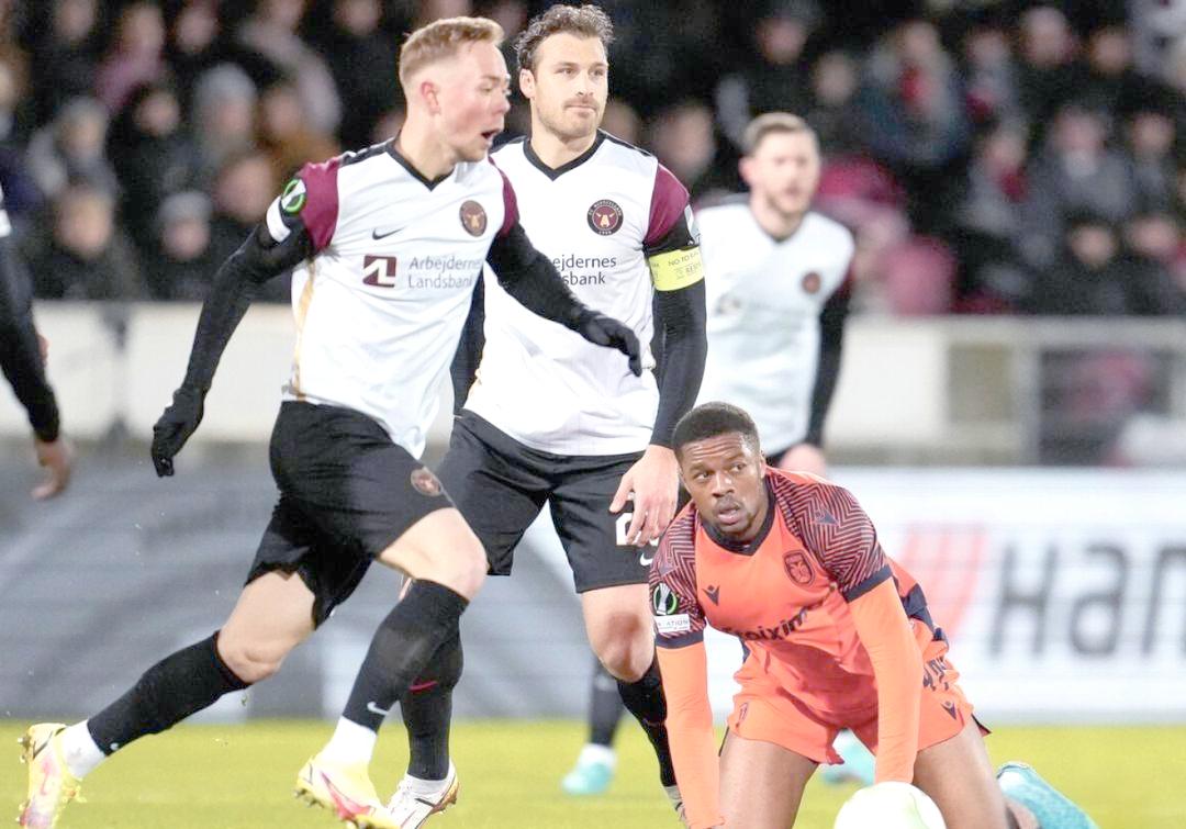 包含埃因霍温迎葡超关键赛；加时末段篮板制胜；媒体盛赞；更衣室氛围转暖的词条