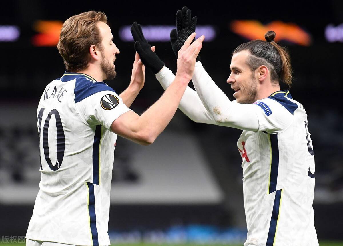 今夜突围战来临,深圳男篮围绕欧联扳平良机,底气十足,更衣室氛围转暖 今夜突围战来临,深圳男篮围绕欧联扳平良机,底气十足,更衣室氛围转暖