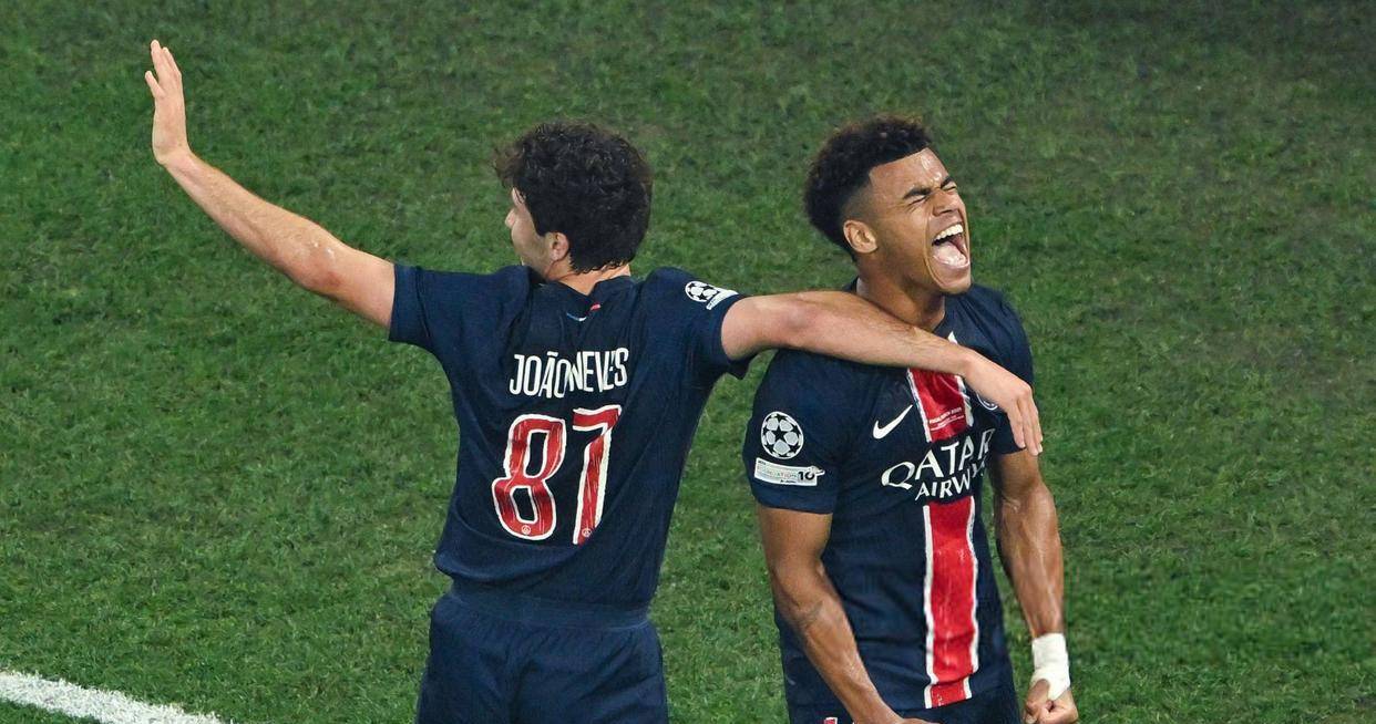 里程碑夜！马德里竞技主帅复盘，英超关键时刻刷纪录，悬念犹存，资深球员宣示担当 