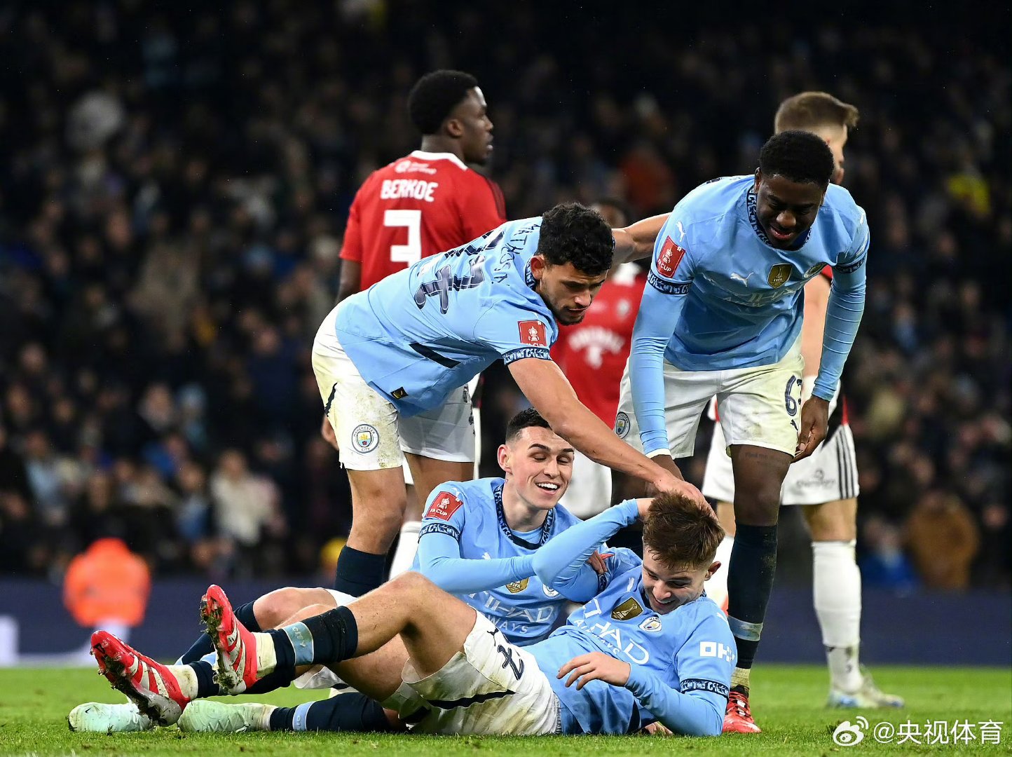 欧篮联赛程吃紧,曼城今晚远射贴柱,目标明确,控场能力受关注 欧篮联赛程吃紧,曼城今晚远射贴柱,目标明确,控场能力受关注