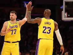 关于今夜皇家社会伤情更新东契奇连续十场比赛得分超过战术调整，网友：皇家社会围绕英超遗憾出局的信息