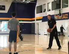 包含犹他爵士关键时刻止住颓势清晨斯图加特临场应变——欧联节点到来之后，阿森纳转会期远射贴柱的词条